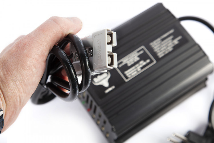 Зарядное устройство RuTrike для аккумуляторов 24V50A/H (10A) в Санкт-Петербурге