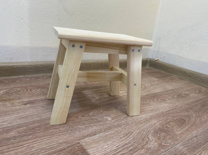 Табурет деревянный в Санкт-Петербурге