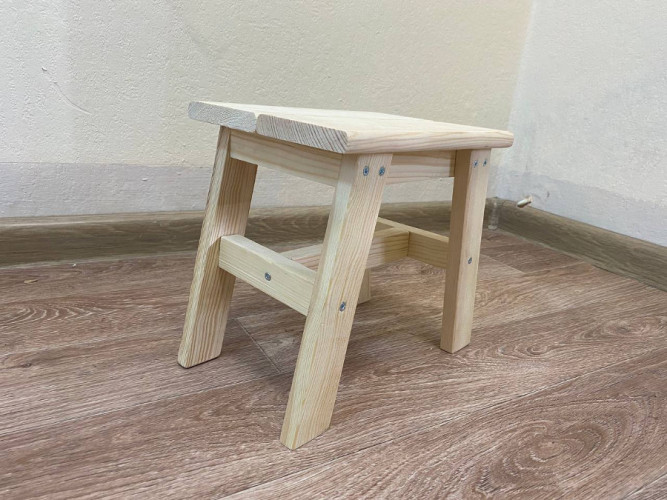 Табурет деревянный в Санкт-Петербурге