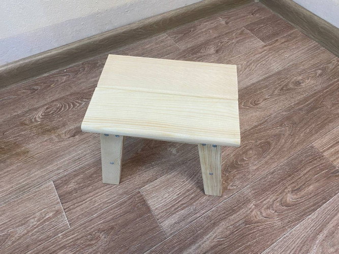 Табурет деревянный в Санкт-Петербурге