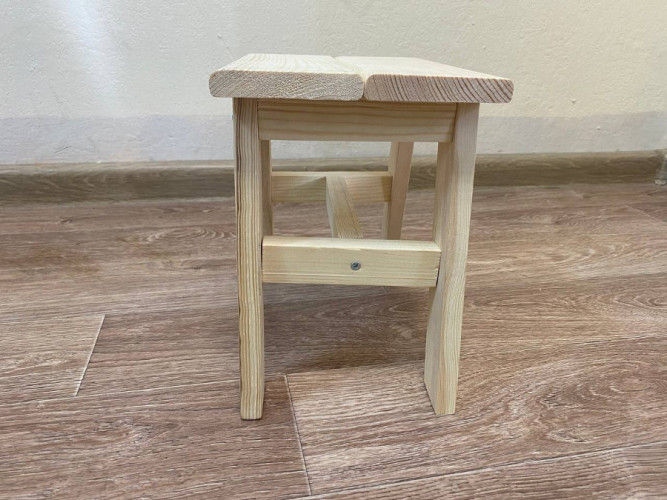 Табурет деревянный в Санкт-Петербурге